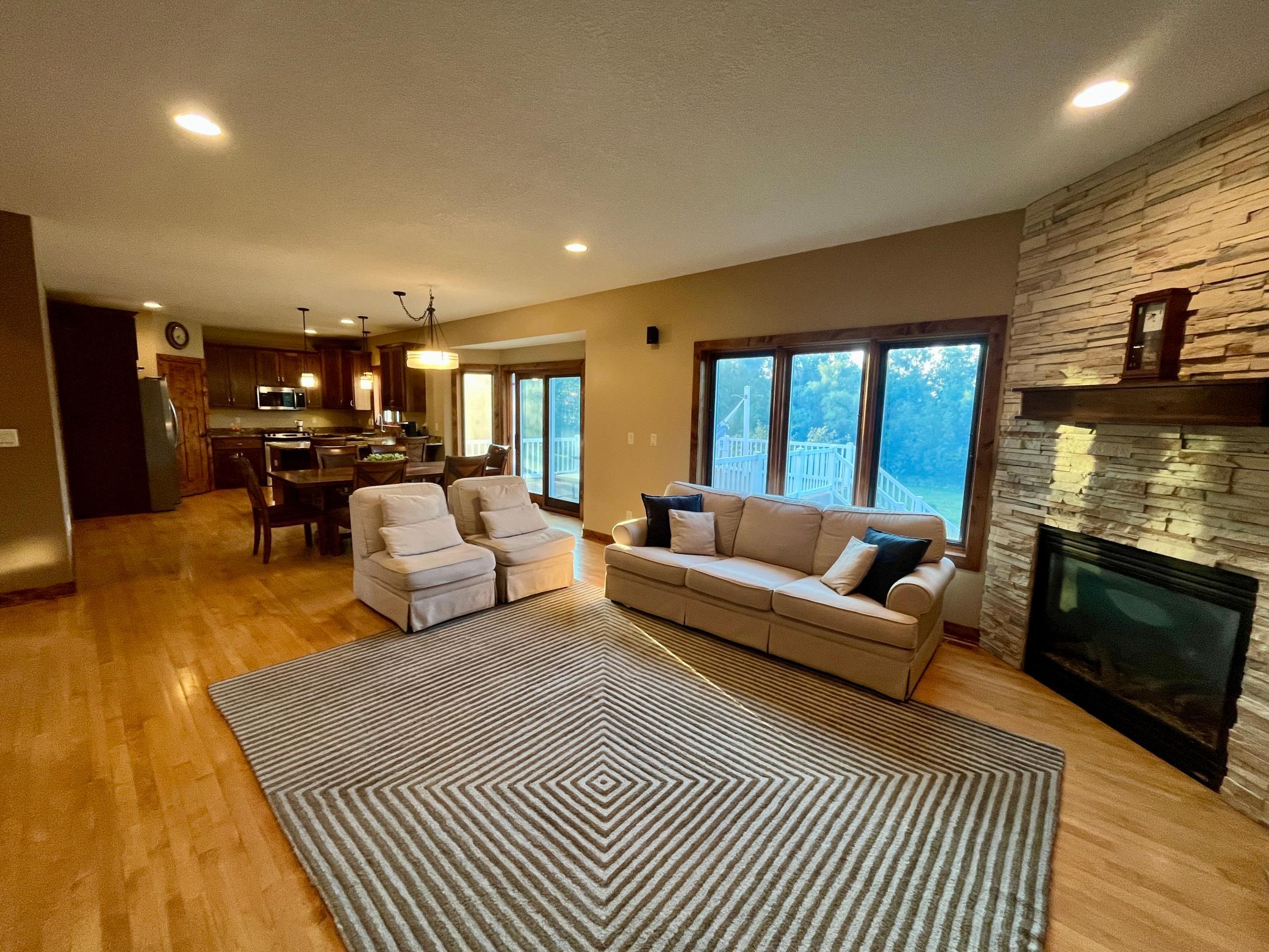 5-10main_floor_img_e3863.jpg