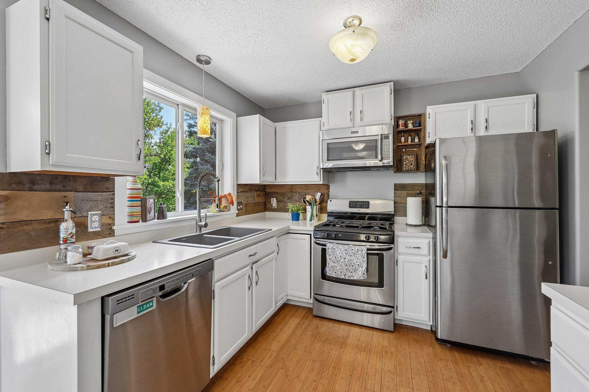 Enjoy cooking on the gas range.