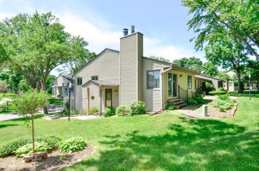 Move in ready end unit!