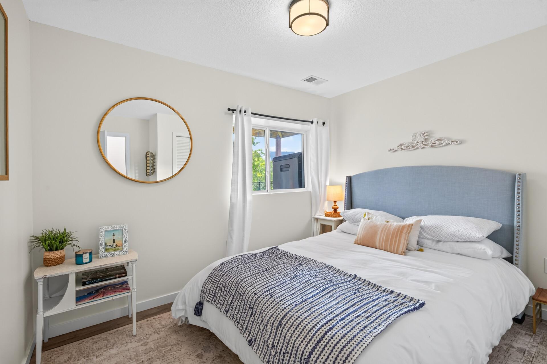 A perfect space for guests or an office