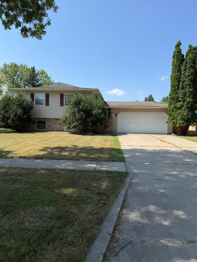 2905 11th Street S, Fargo, ND 58103
