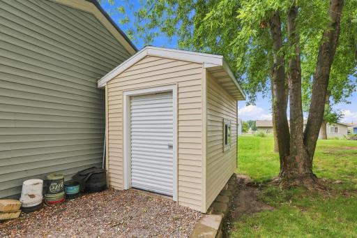 Small storage shed