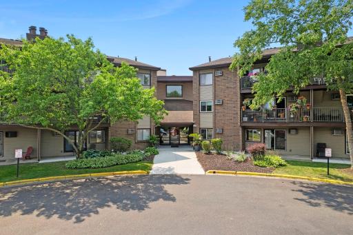 Photo for 3420 Golfview Drive, 123, Eagan, MN 55123 - listing #7128158 3420 Golfview Drive, 123, Eagan, MN 55123