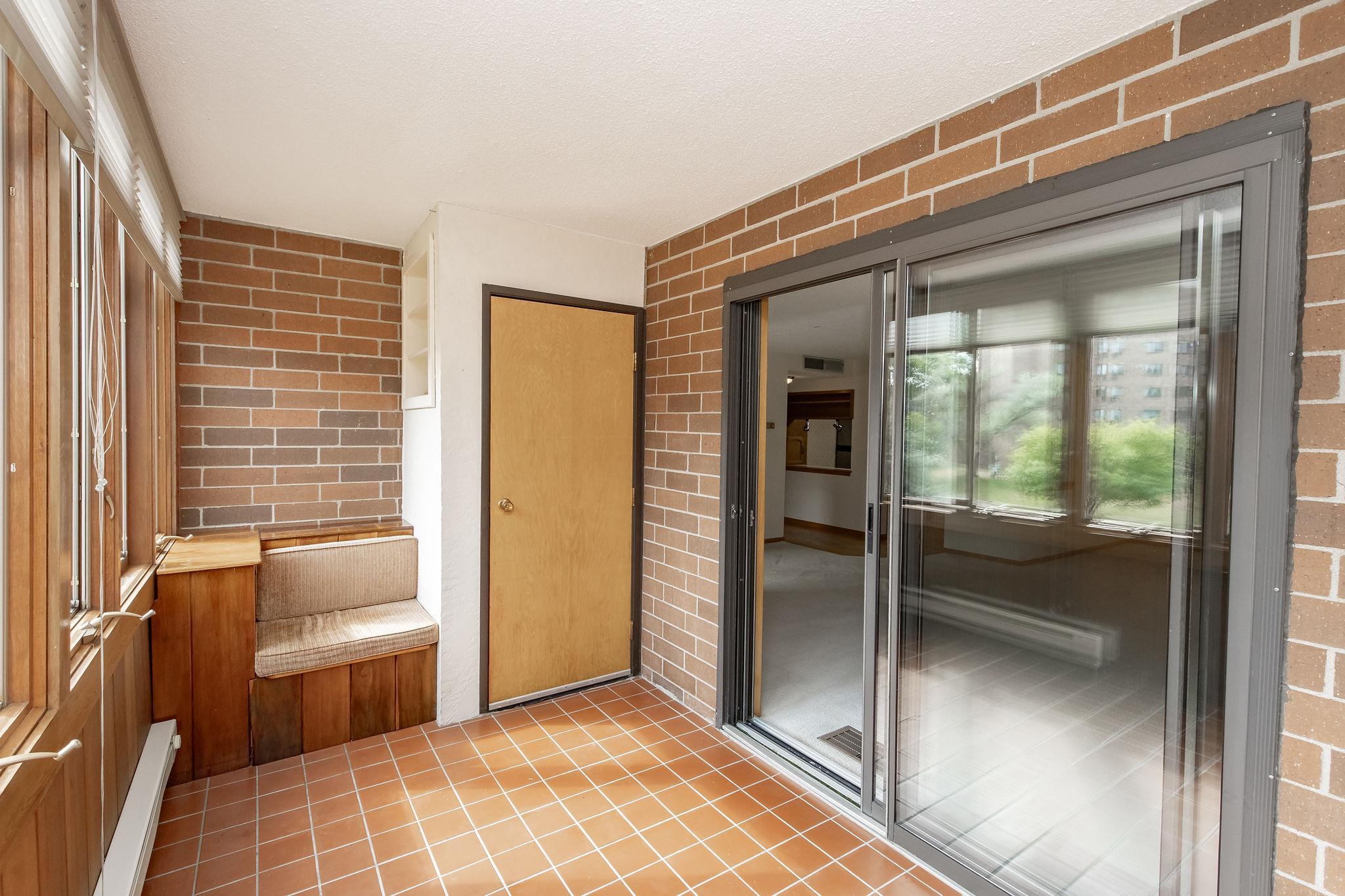 Sunroom/Porch- w/ Storage Closet