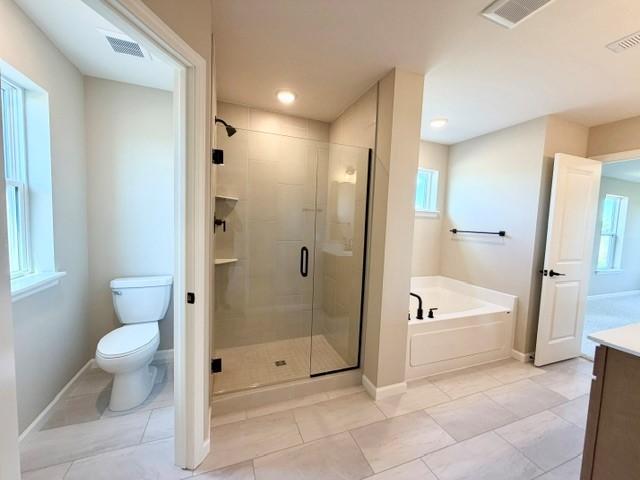 Owner's Bath with Seperate Tub & Shower - 4633 Island Park Drive, Woodbury, MN 55129