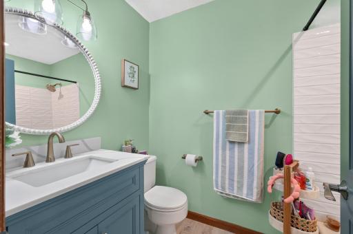 Upper level full bathroom