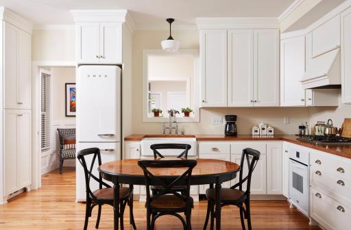 Bright, open kitchen!