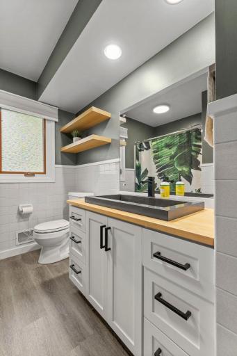 Main Floor Full Bathroom