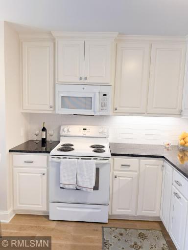 Beautiful cabinetry with ceiling height cabinets and amazing detailed crown moulding!