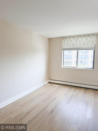 Windows has faux wood blinds!