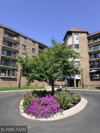 Wonderful 55+ community with beautiful surroundings!