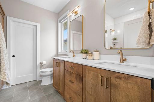 42-web-or-mls-7841 146th Terrace-292.jpg