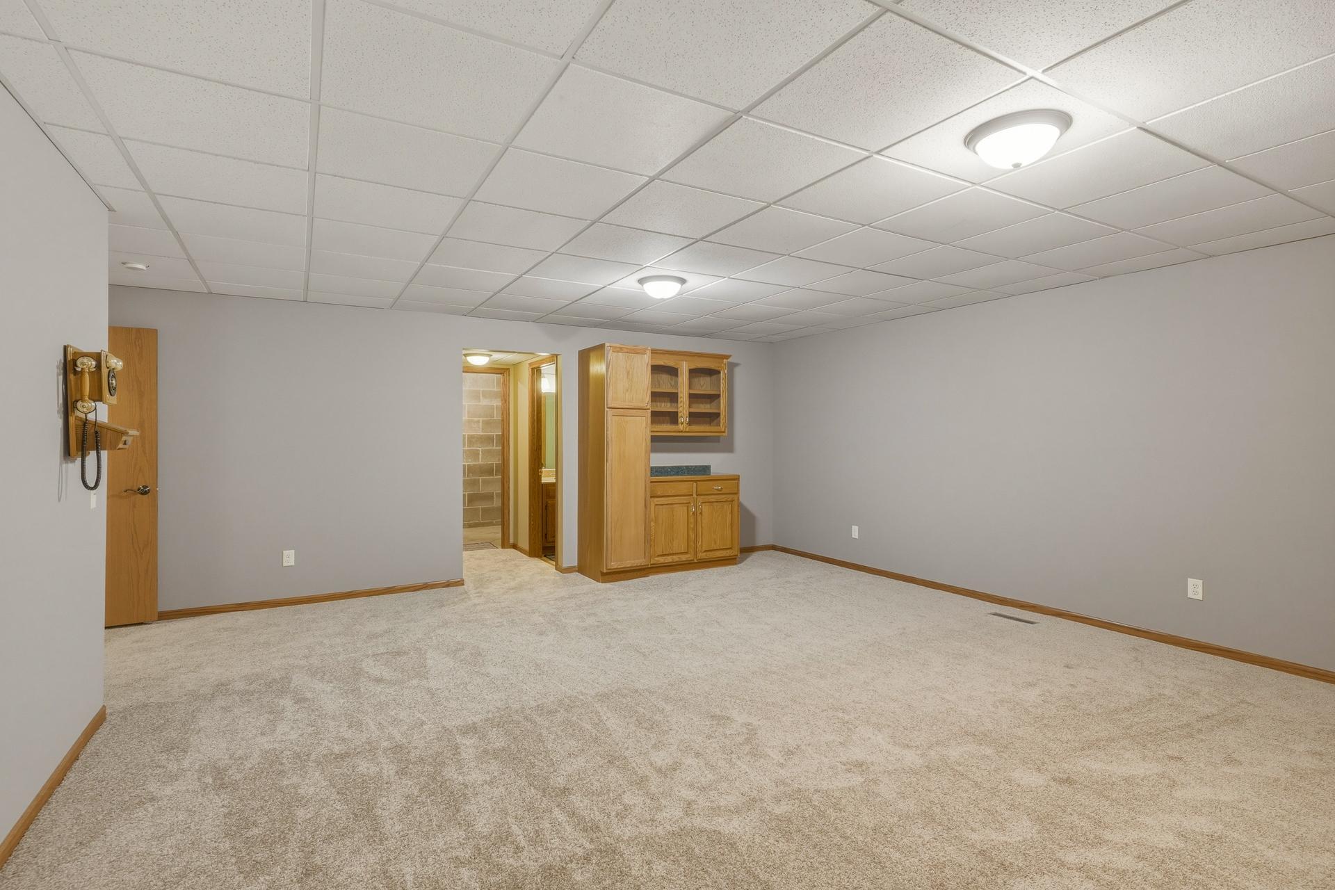 Lower-Level Bonus Room