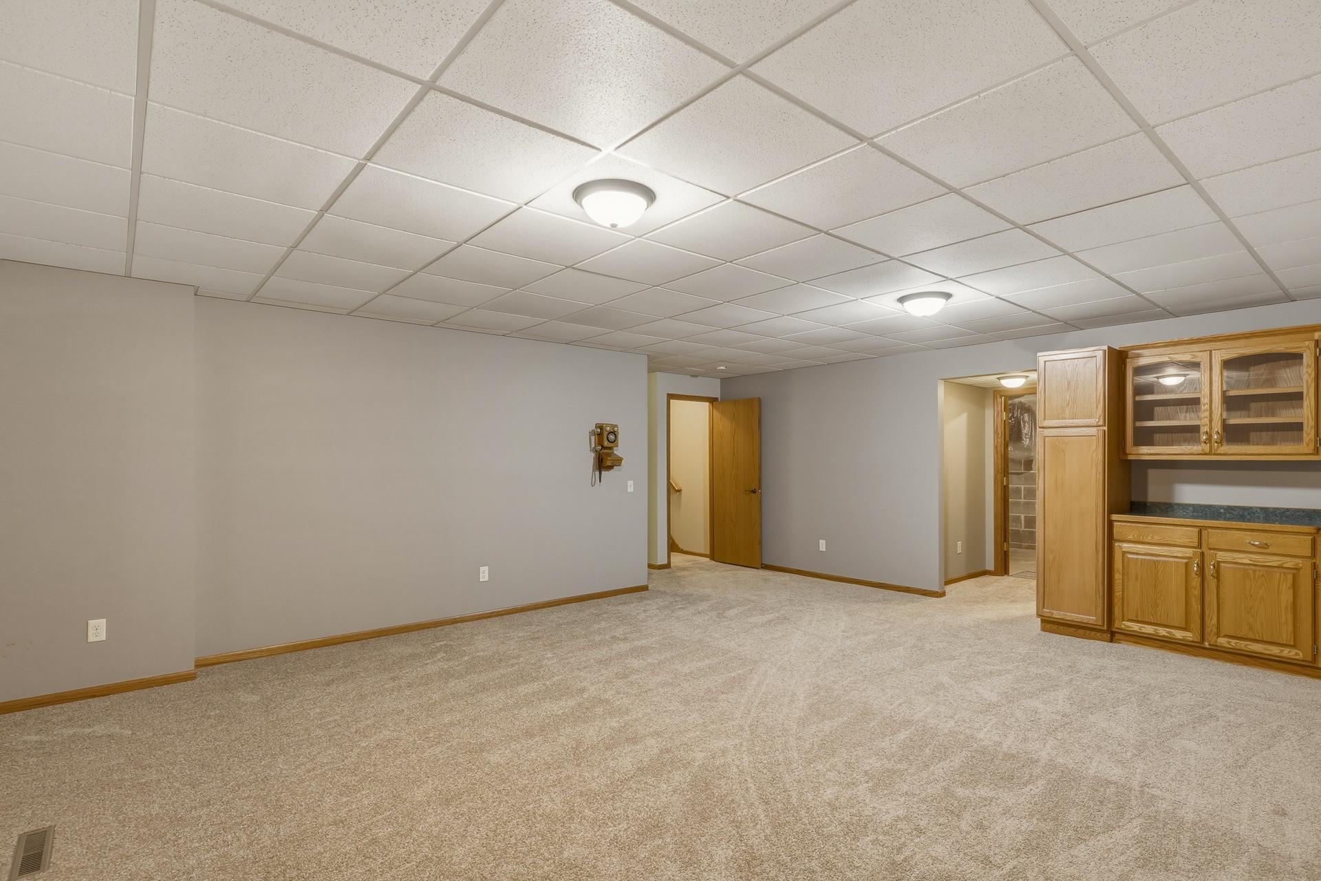 Lower-Level Bonus Room