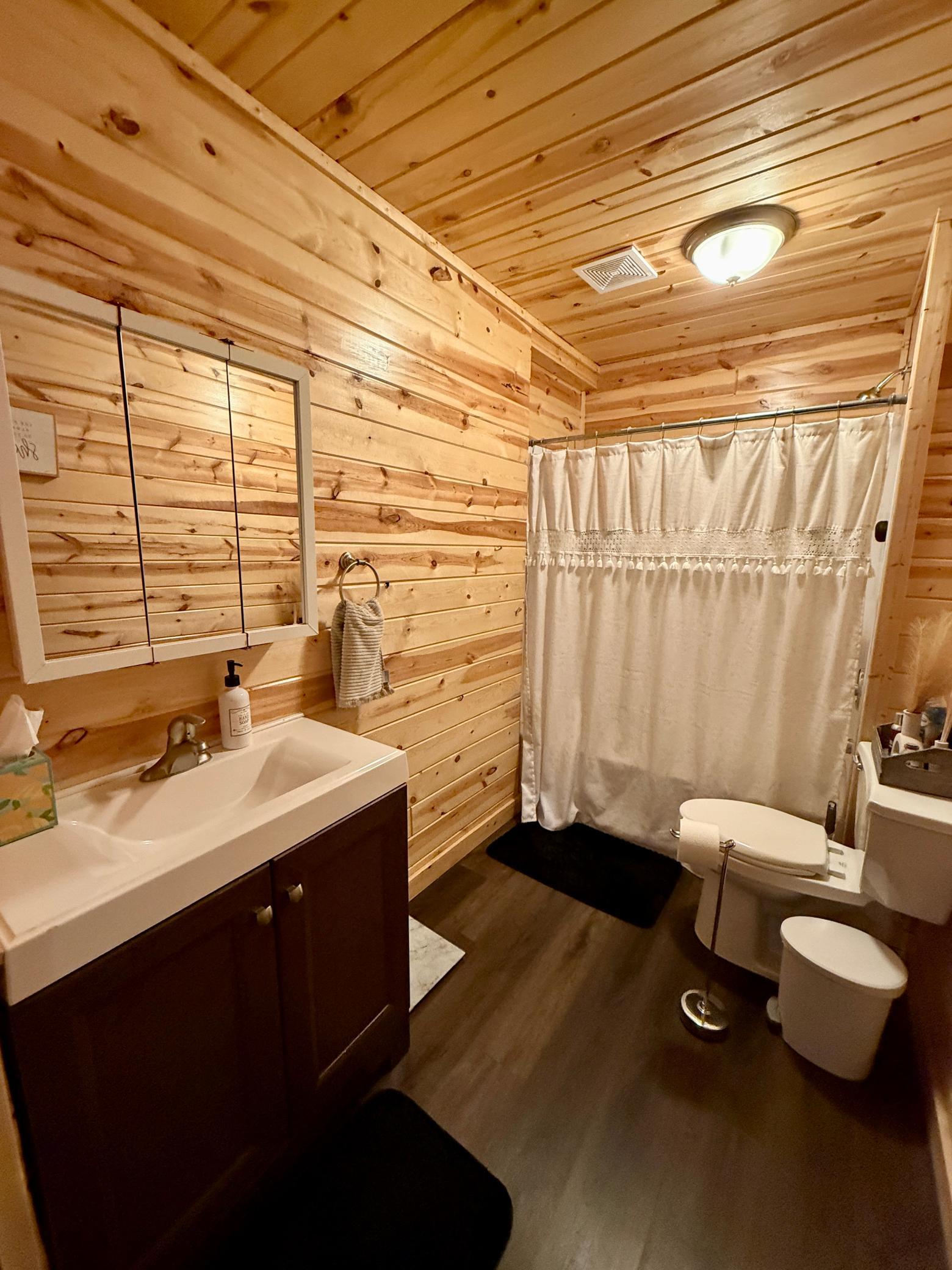 Main level lav