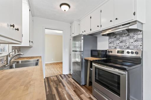 Stainless Kitchen appliances (2021) and look at all that storage space in upper cabinets.
