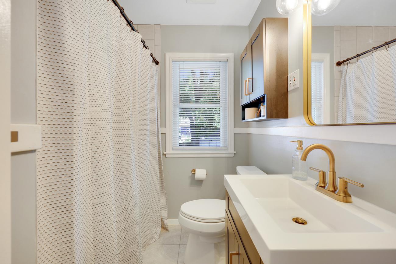 Updated main-level bathroom with modern, on-trend finishes.