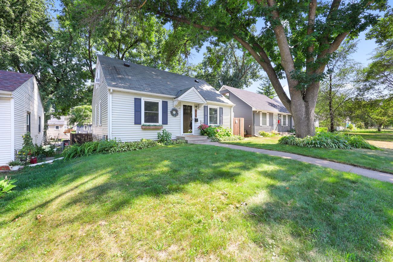 Beautifully landscaped front yard in a desirable St. Louis Park neighborhood.