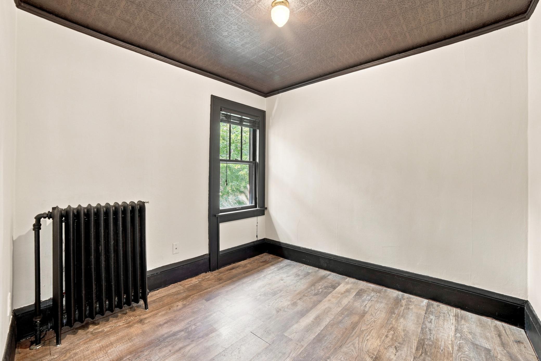 Smaller bedroom or office