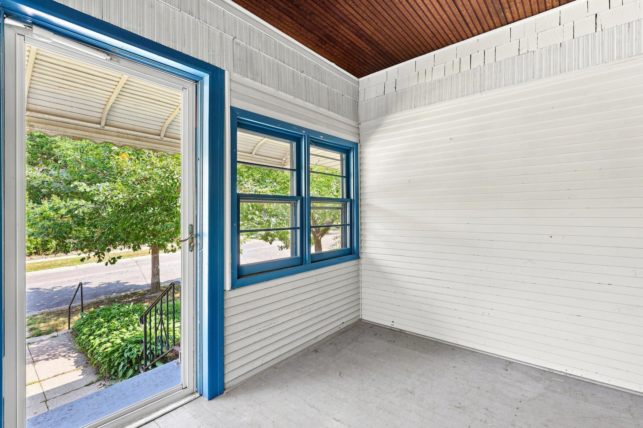 Front 3 season porch