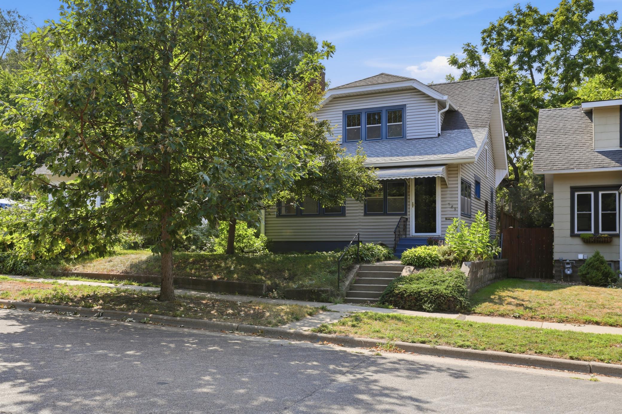 Classic 1922 home w/Natural Woodwork