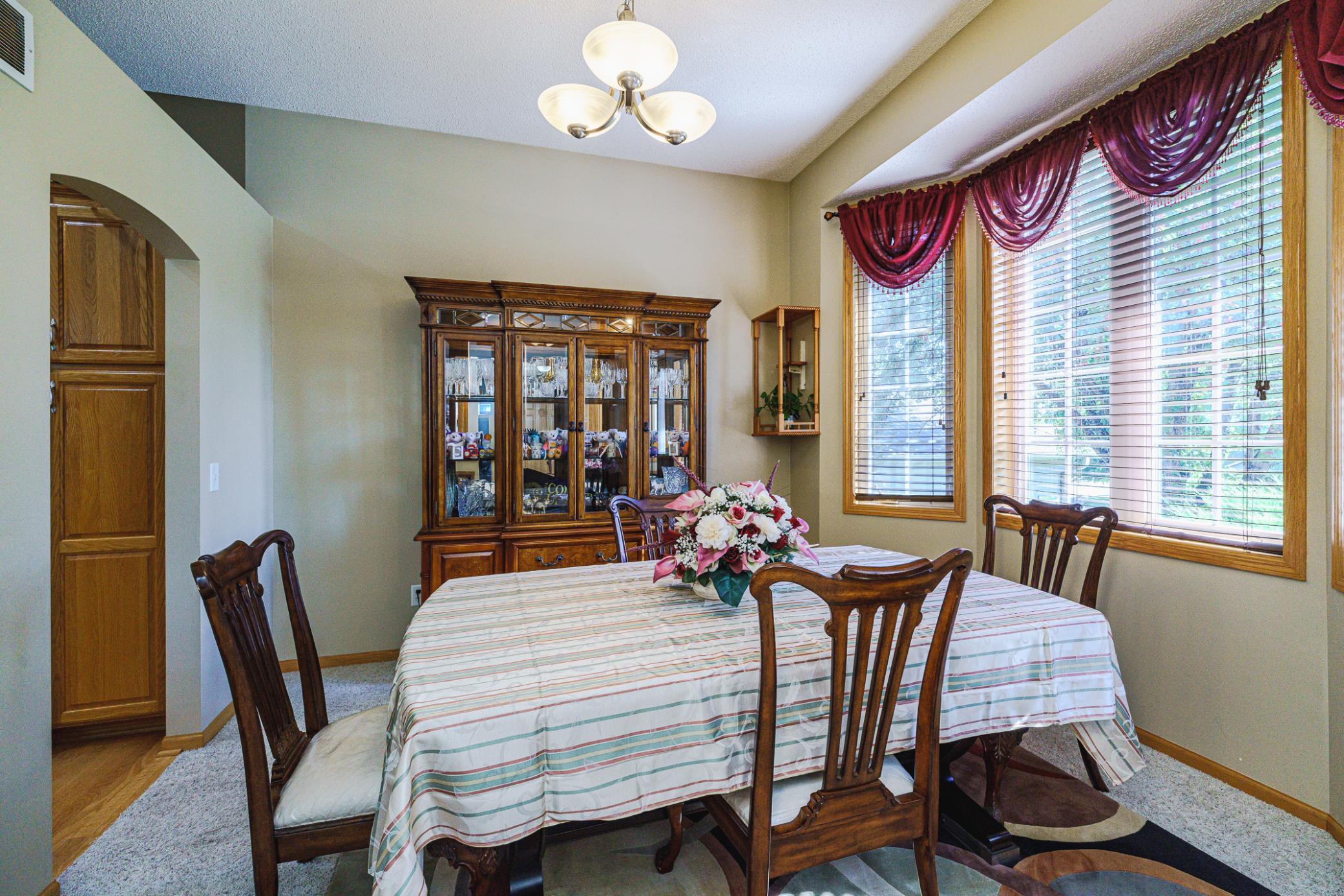 07-Dining Room.jpg