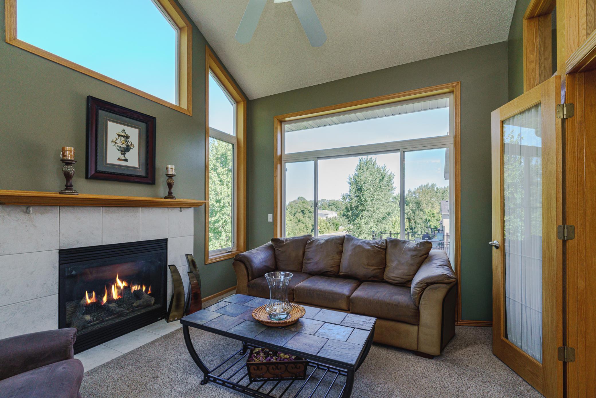 15-Sun Room.jpg