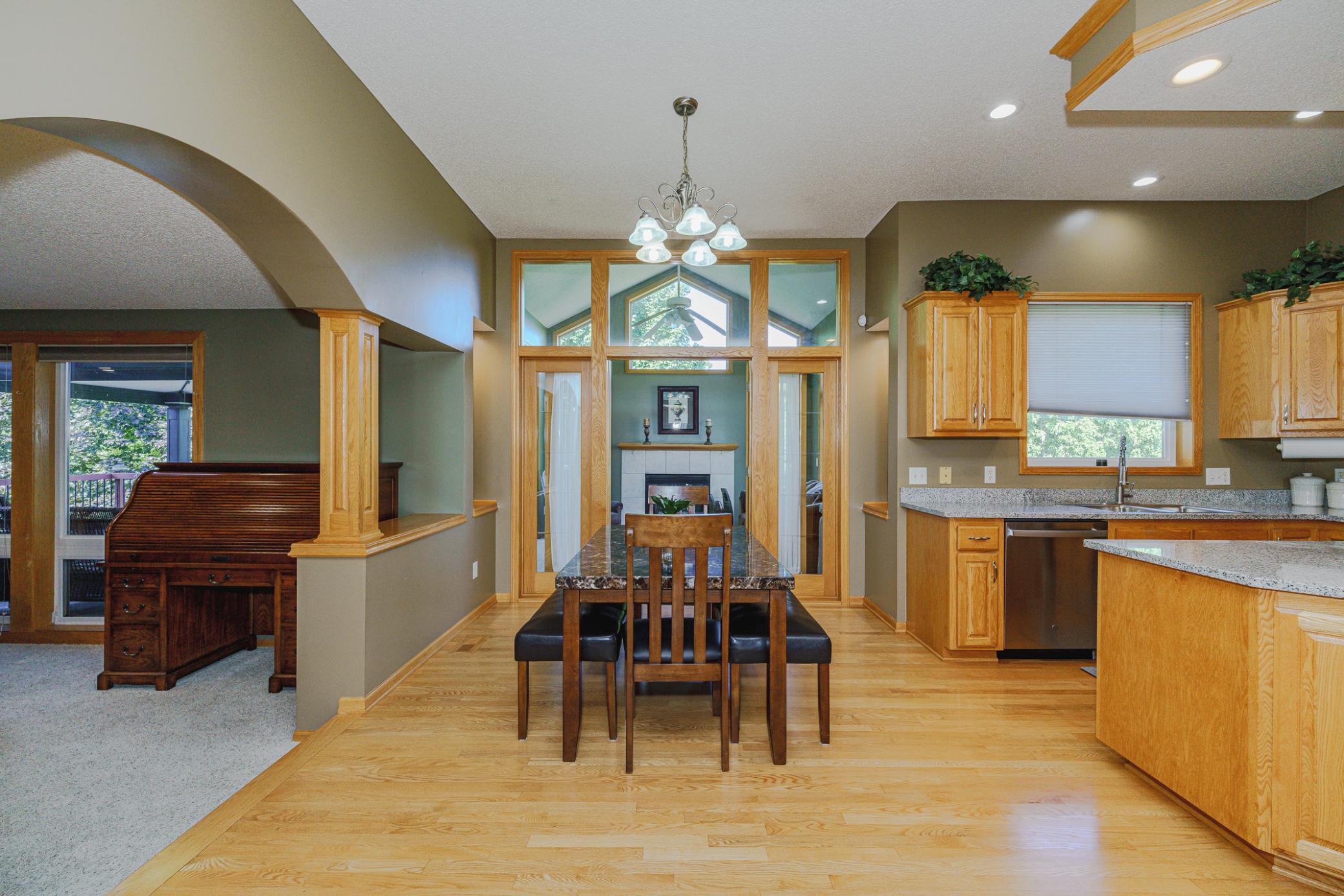 10-Dining Area.jpg