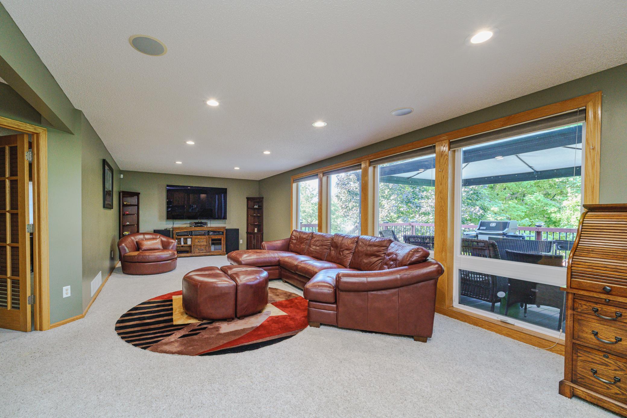 22-Living Room.jpg