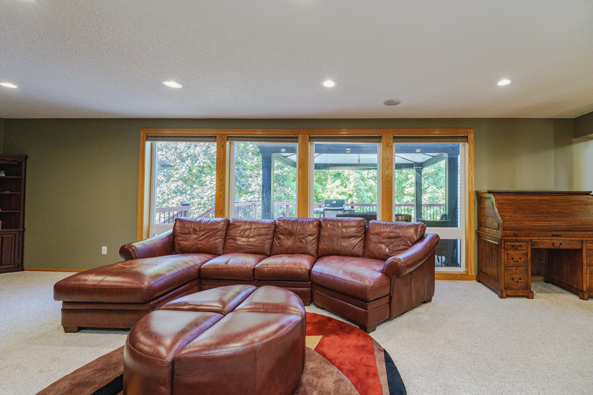 23-Living Room.jpg