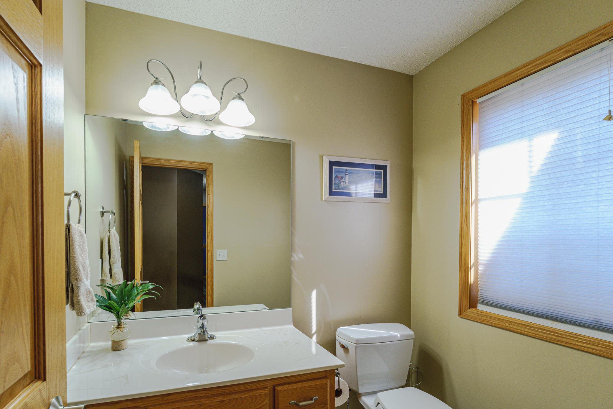 29-Half Bath.jpg