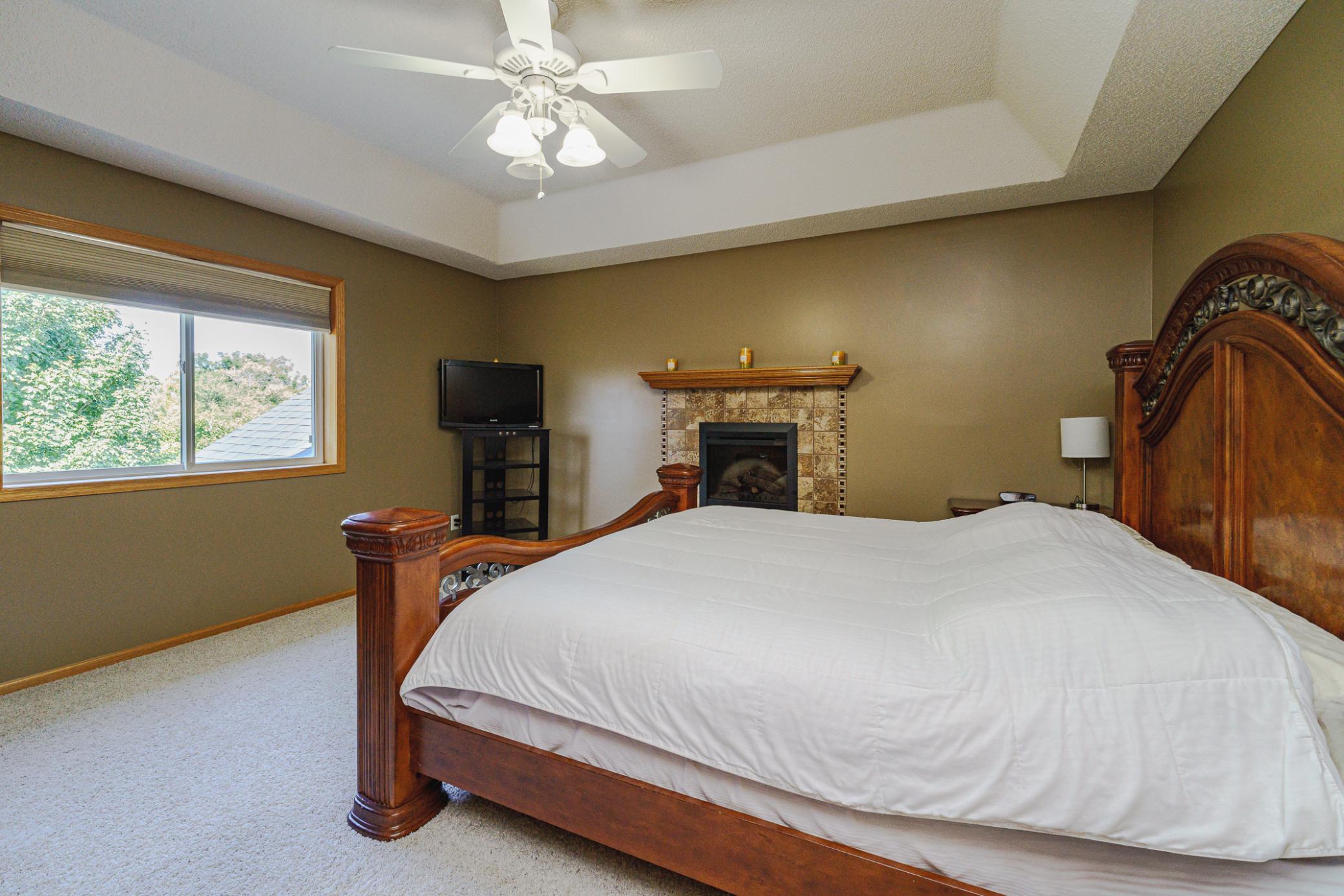32-Primary Bedroom.jpg