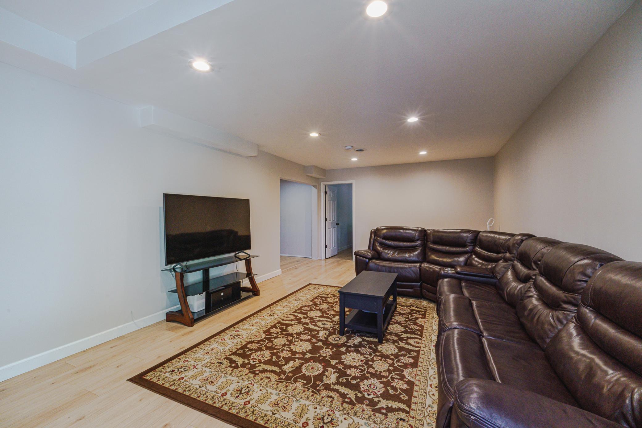 50-Family Room.jpg