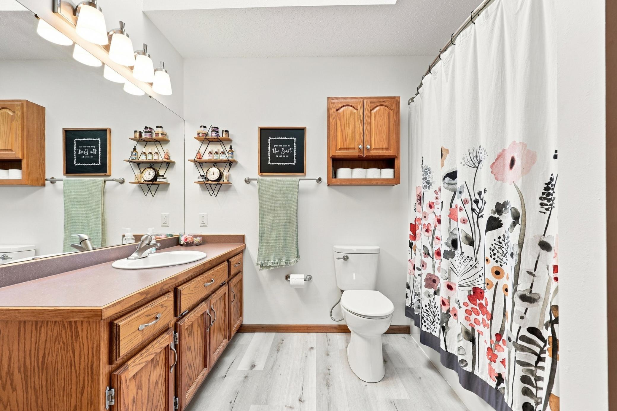 Hollywood Bathroom