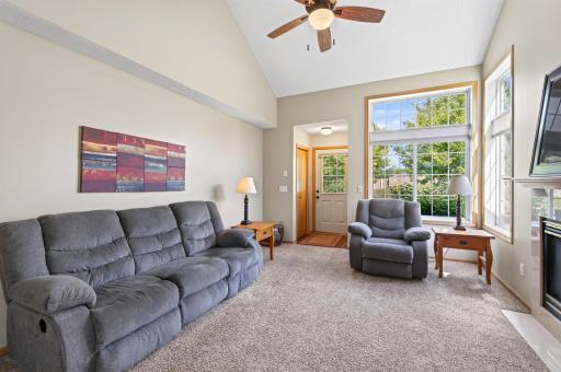 10_6193_Courtly_Rd_E10_mls.jpg