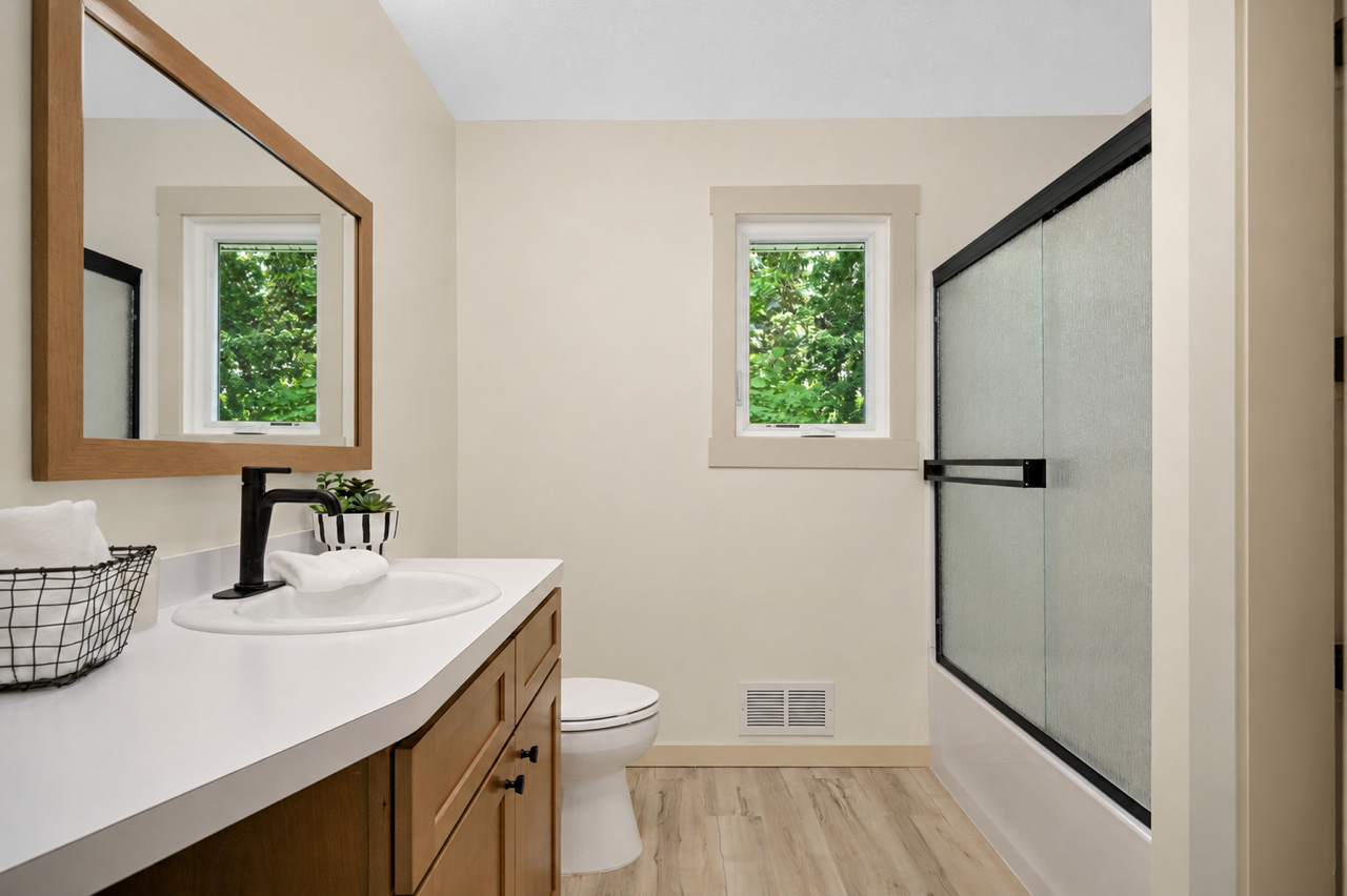 Main bathroom Upper level has been remodeled with NEW vanity, tub/shower, fixtures and flooring.