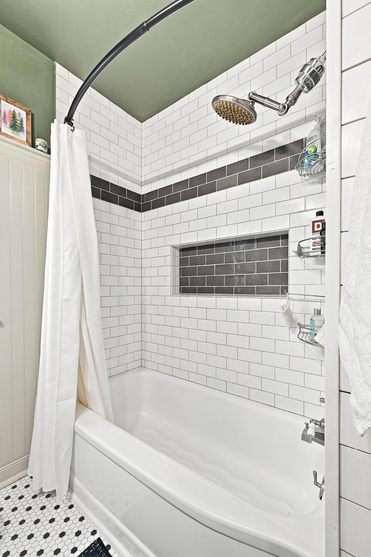 5243 Bryant Ave N MLS-23.jpg