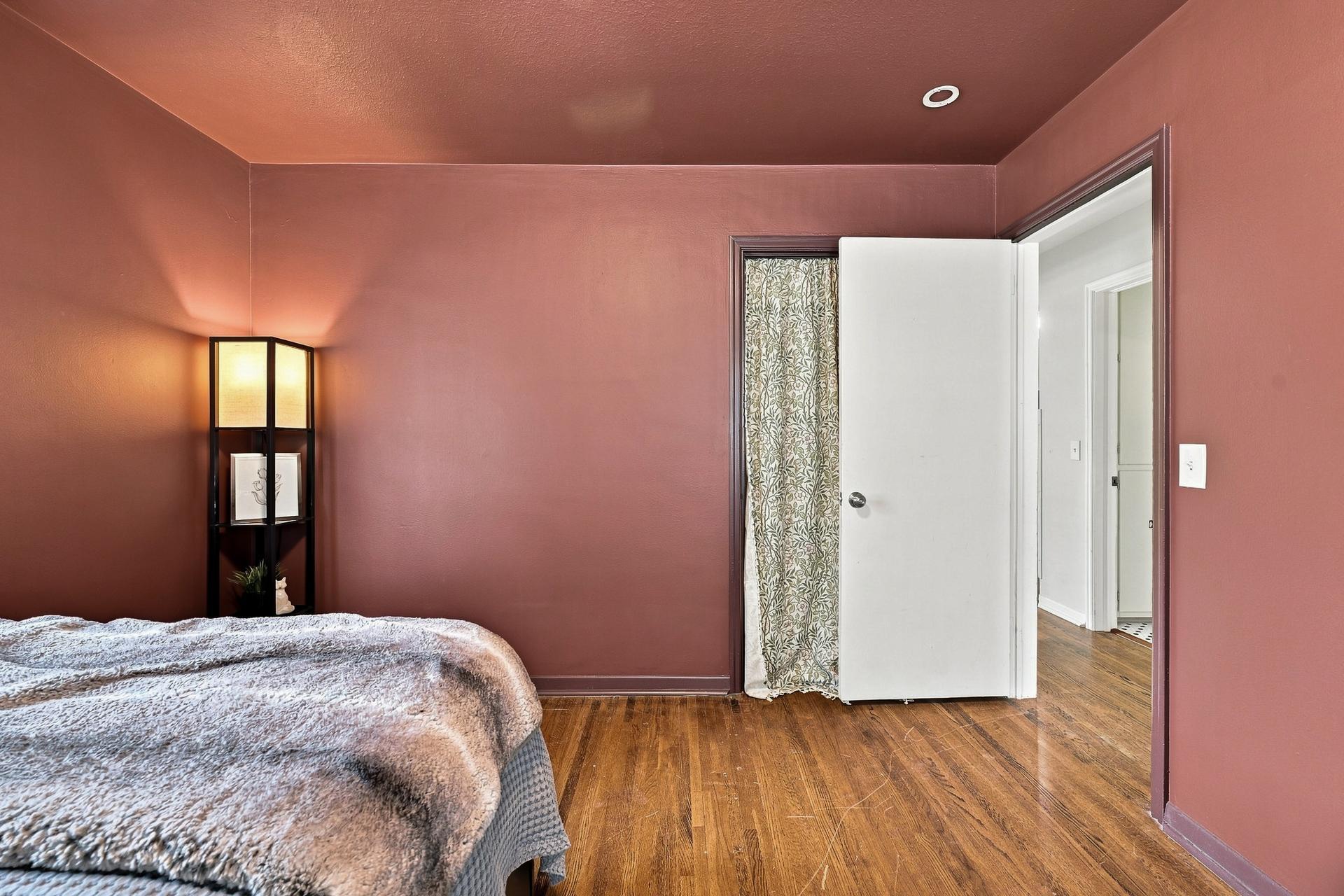 5243 Bryant Ave N MLS-21.jpg