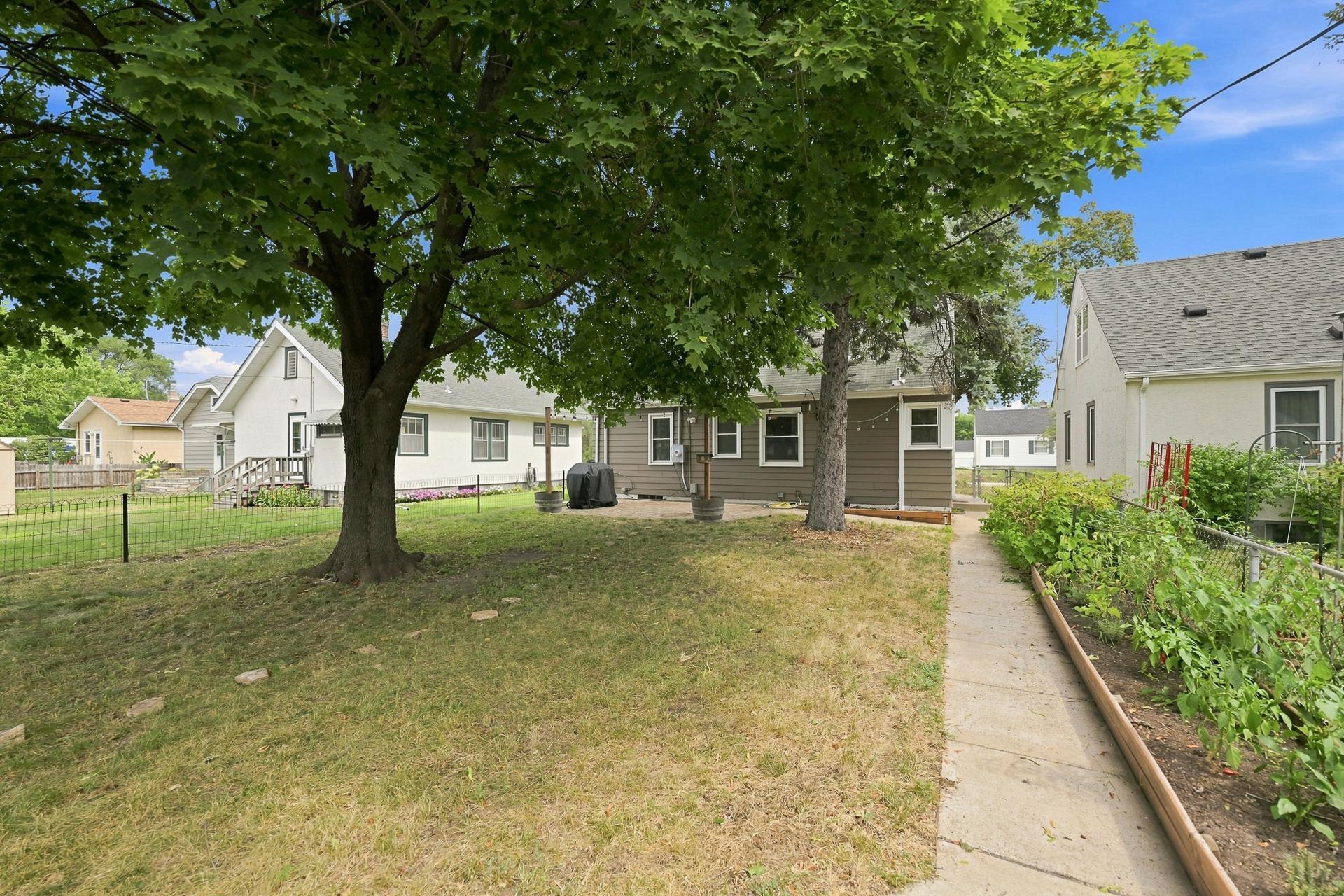 5243 Bryant Ave N MLS-4.jpg