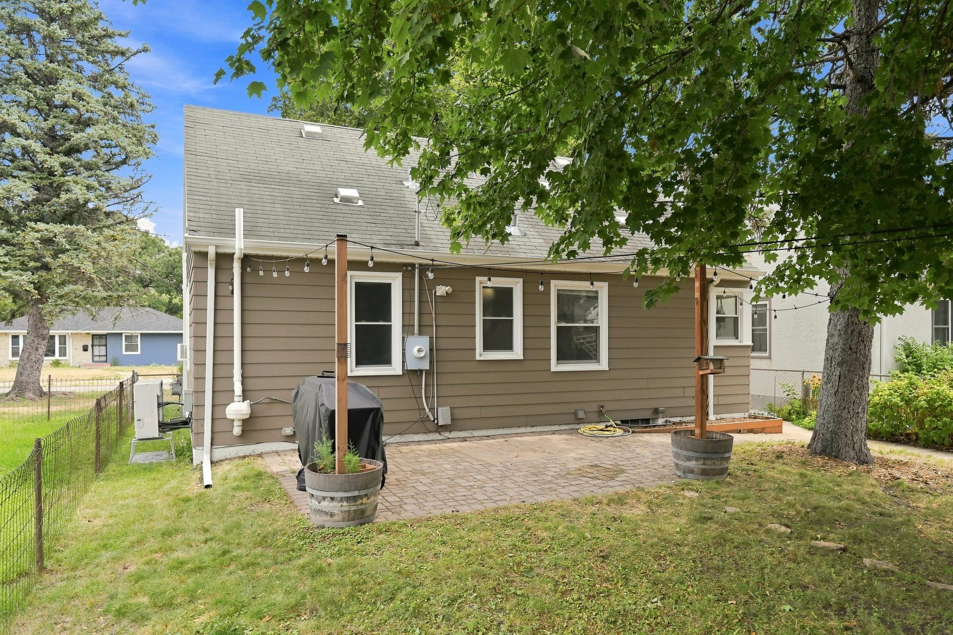 5243 Bryant Ave N MLS-5.jpg