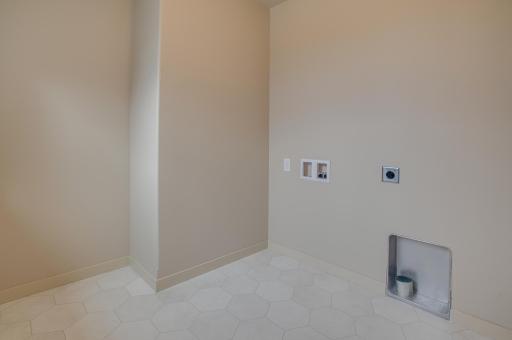 2534 Golden Lane S, Fargo, ND 58104