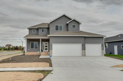 2534 Golden Lane S, Fargo, ND 58104