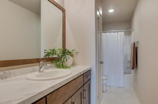 2534 Golden Lane S, Fargo, ND 58104