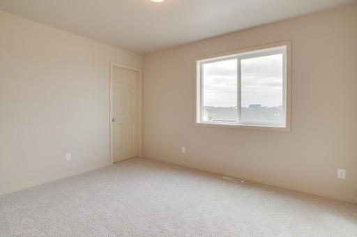 2534 Golden Lane S, Fargo, ND 58104