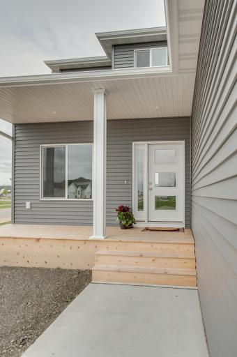 2534 Golden Lane S, Fargo, ND 58104