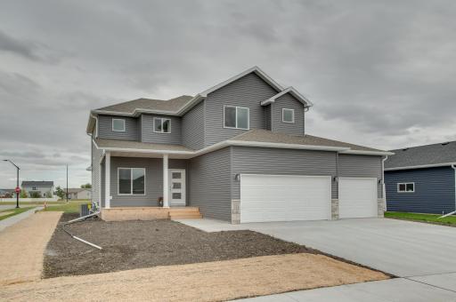 2534 Golden Lane S, Fargo, ND 58104