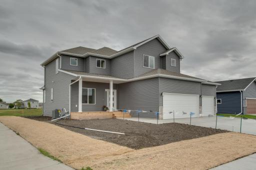 2534 Golden Lane S, Fargo, ND 58104