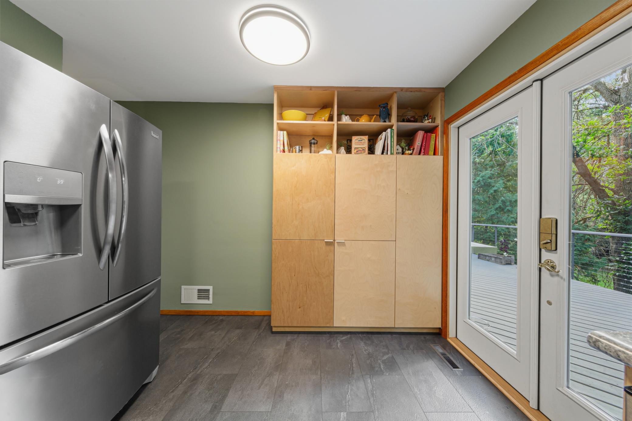 21 kitchen.jpg