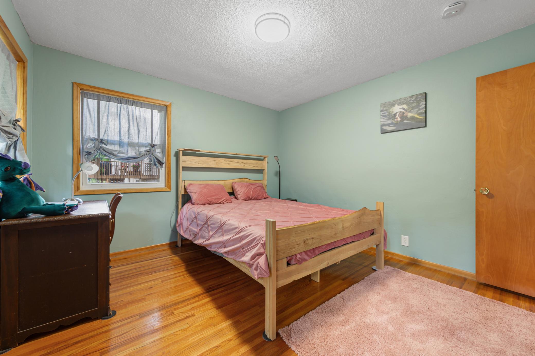 26 main bedroom.jpg
