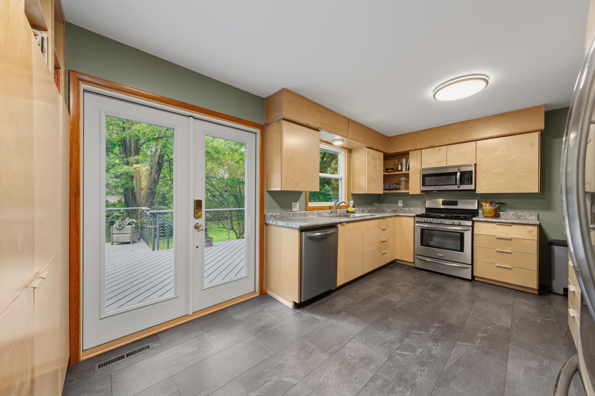 20 kitchen.jpg